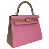 Hermès 28cm Kelly Retourne HSS Bubblegum/Gris Tourterelle Chèvre Leather Brushed Gold Hardware