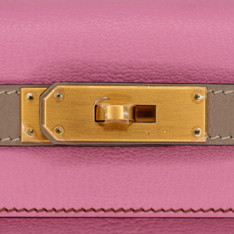 Hermès 28cm Kelly Retourne HSS Bubblegum/Gris Tourterelle Chèvre Leather Brushed Gold Hardware